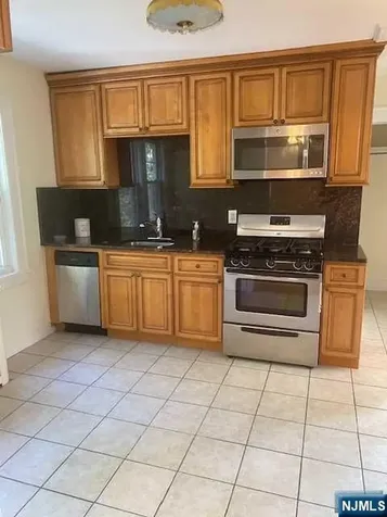 81 Brook Street Bergenfield NJ 07621