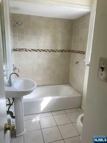 81 Brook Street Bergenfield NJ 07621