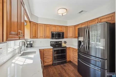 18 Dorset Lane Andover Twsp NJ 07848