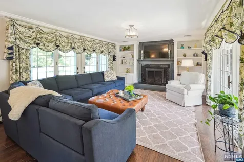 18 Dorset Lane Andover Twsp NJ 07848