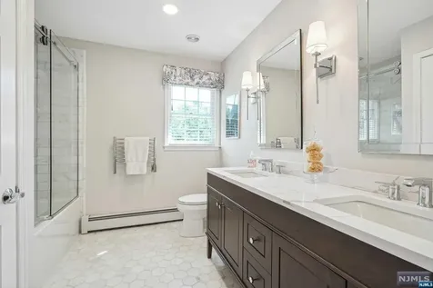 18 Dorset Lane Andover Twsp NJ 07848