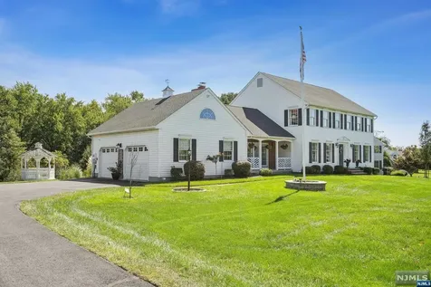 18 Dorset Lane Andover Twsp NJ 07848