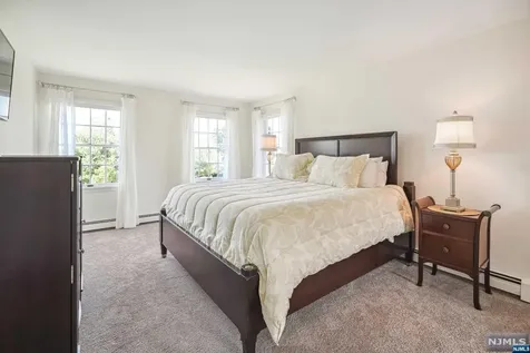 18 Dorset Lane Andover Twsp NJ 07848