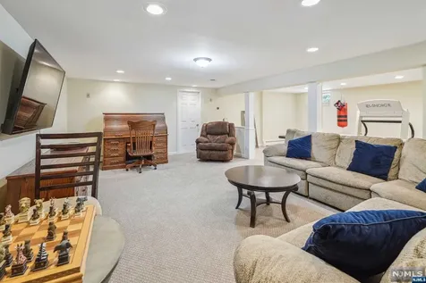 18 Dorset Lane Andover Twsp NJ 07848