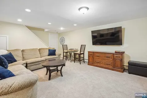 18 Dorset Lane Andover Twsp NJ 07848