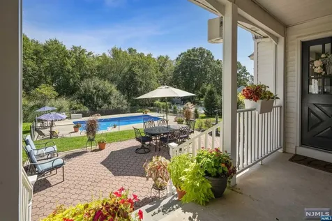 18 Dorset Lane Andover Twsp NJ 07848