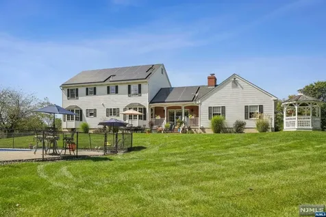 18 Dorset Lane Andover Twsp NJ 07848
