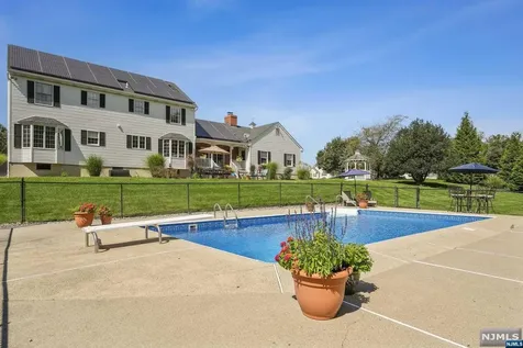 18 Dorset Lane Andover Twsp NJ 07848