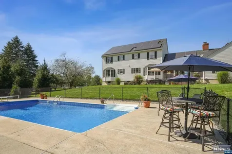 18 Dorset Lane Andover Twsp NJ 07848