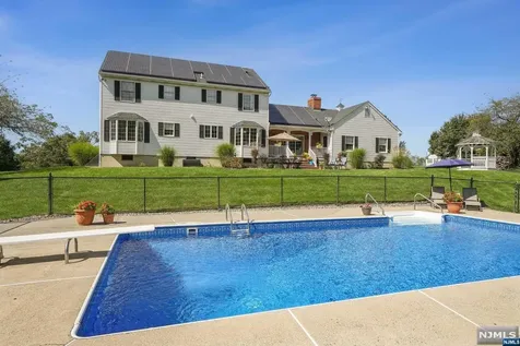 18 Dorset Lane Andover Twsp NJ 07848