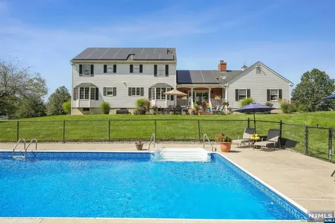 18 Dorset Lane Andover Twsp NJ 07848