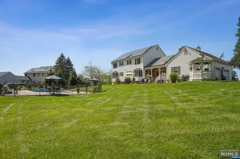 18 Dorset Lane Andover Twsp NJ 07848
