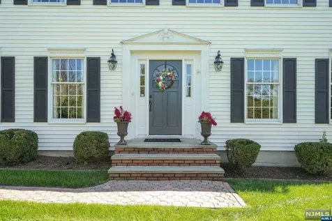 18 Dorset Lane Andover Twsp NJ 07848