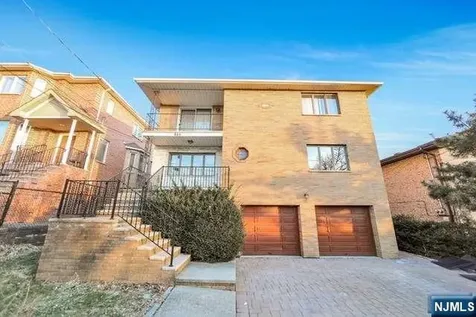 536 1ST Street Palisades Park NJ 07650