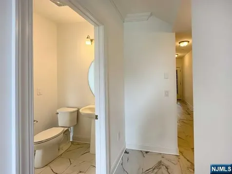 63 Parkside Lane Teaneck NJ 07666