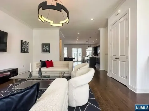 63 Parkside Lane Teaneck NJ 07666