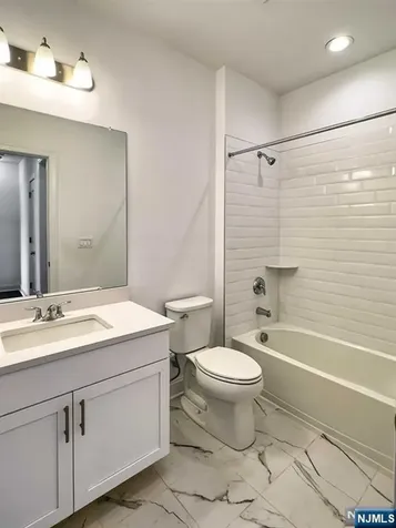 63 Parkside Lane Teaneck NJ 07666