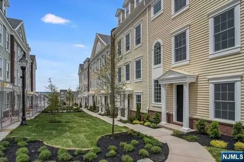 63 Parkside Lane Teaneck NJ 07666