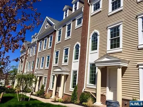 63 Parkside Lane Teaneck NJ 07666