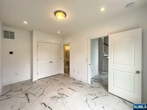 63 Parkside Lane Teaneck NJ 07666