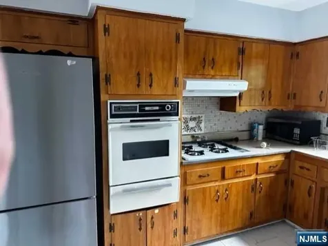 164 6th Avenue Hawthorne NJ 07506