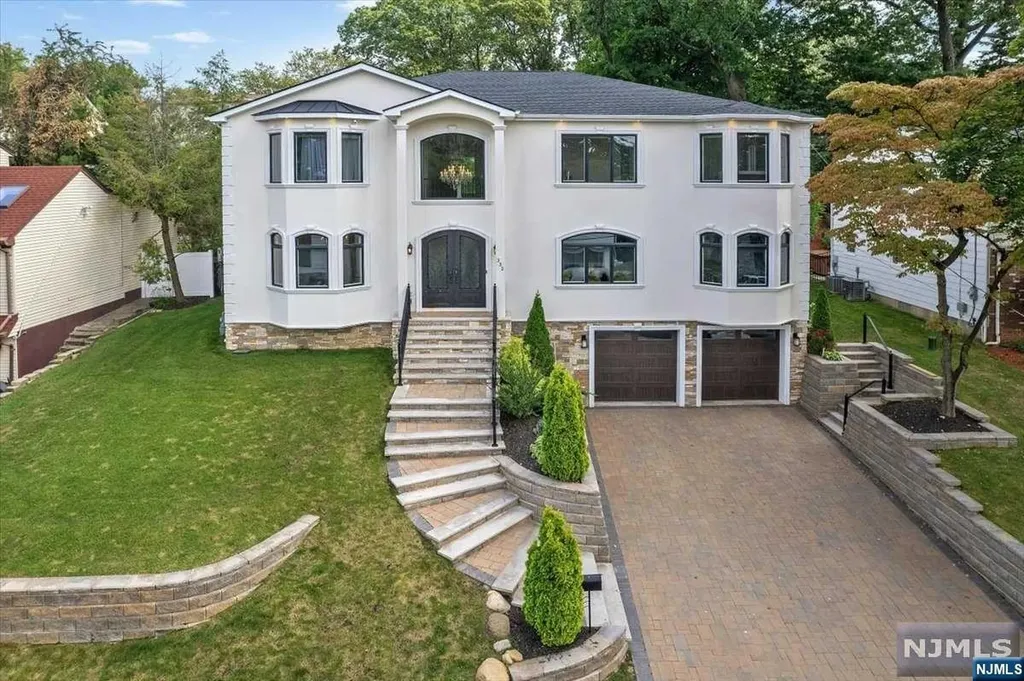 332 Maplewood Drive Paramus NJ 07652