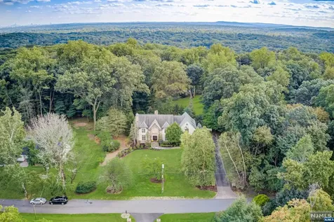 28 Woodfield Lane Saddle River NJ 07458