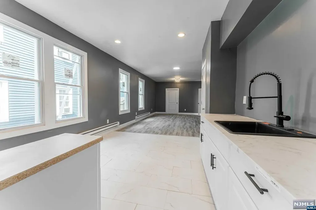 252 Clinton Place Newark NJ 07112