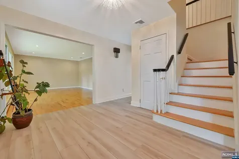 5 Skie Drive Paramus NJ 07652