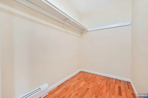 5 Skie Drive Paramus NJ 07652