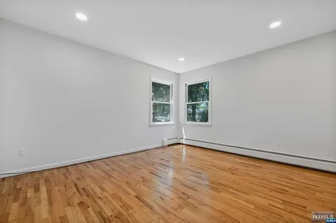 5 Skie Drive Paramus NJ 07652