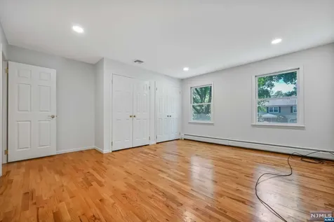 5 Skie Drive Paramus NJ 07652