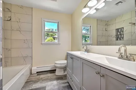5 Skie Drive Paramus NJ 07652