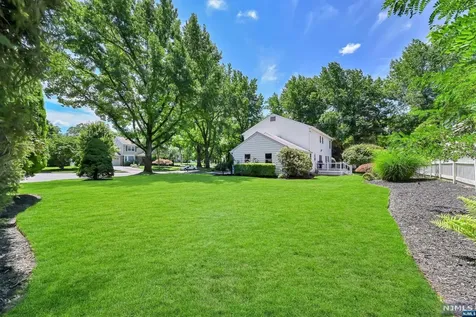 5 Skie Drive Paramus NJ 07652