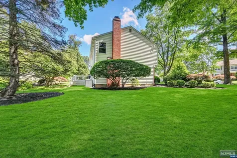 5 Skie Drive Paramus NJ 07652
