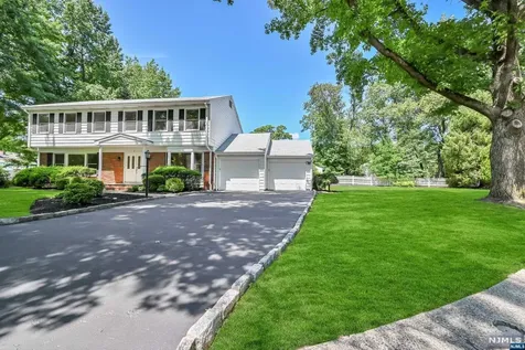 5 Skie Drive Paramus NJ 07652
