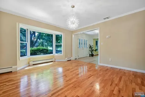 5 Skie Drive Paramus NJ 07652