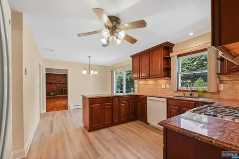 5 Skie Drive Paramus NJ 07652