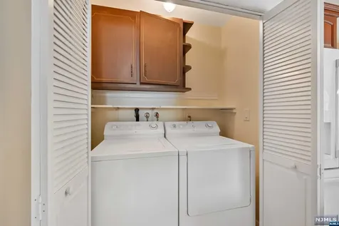 5 Skie Drive Paramus NJ 07652