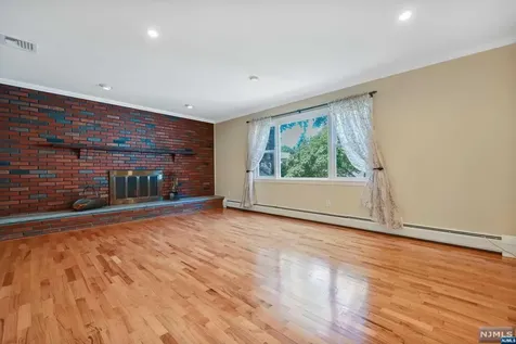 5 Skie Drive Paramus NJ 07652