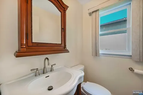 5 Skie Drive Paramus NJ 07652