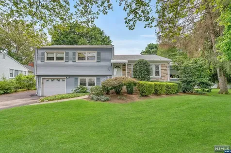 340 Ellen Place Paramus NJ 07652