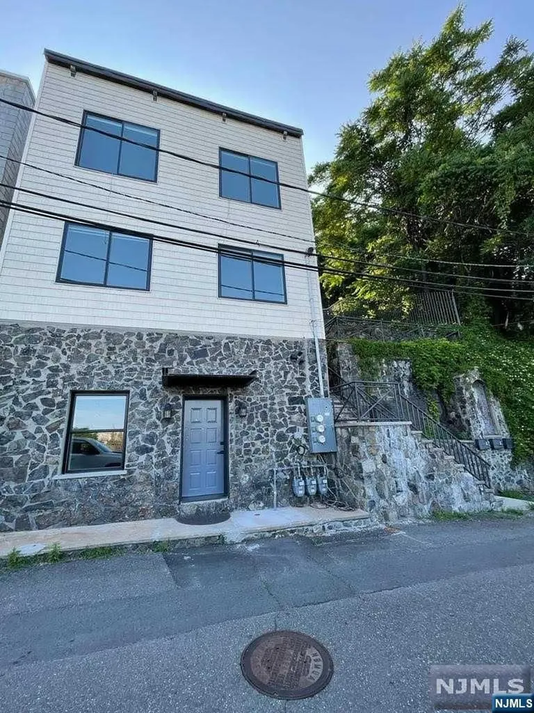 9009 Riverside Place North Bergen NJ 07047