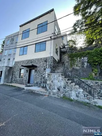 9009 Riverside Place North Bergen NJ 07047