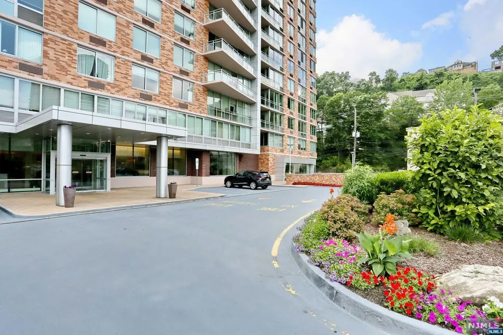 508 Hudson Park Edgewater NJ 07020