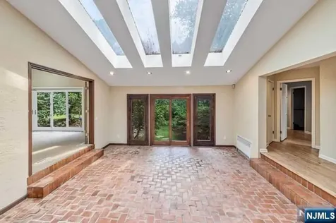 25 Ackerman Road Saddle River NJ 07458