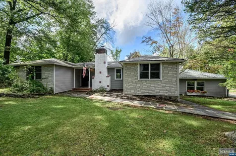 9 Windy Bush Lane Sparta NJ 07871