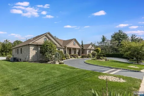 104 French Hill Road Wayne NJ 07470