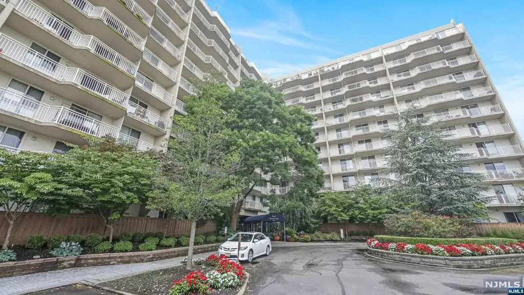 1055 River Road Edgewater NJ 07020