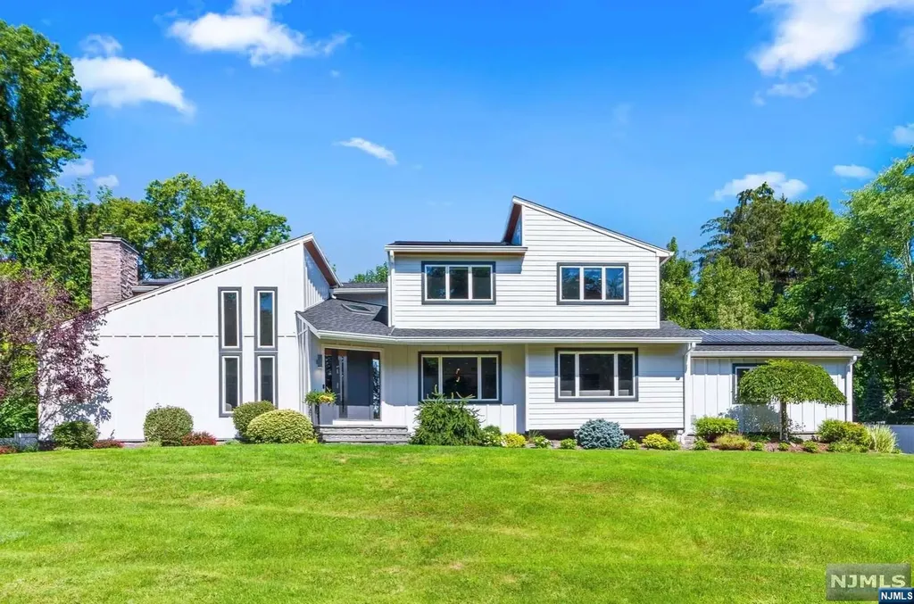 86 Heritage Court Woodcliff Lake NJ 07677